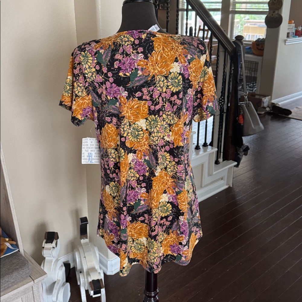 LuLaRoe  classic T 
Sz XL - Picture 3 of 7